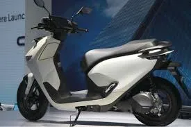 Scoopy Prestige White